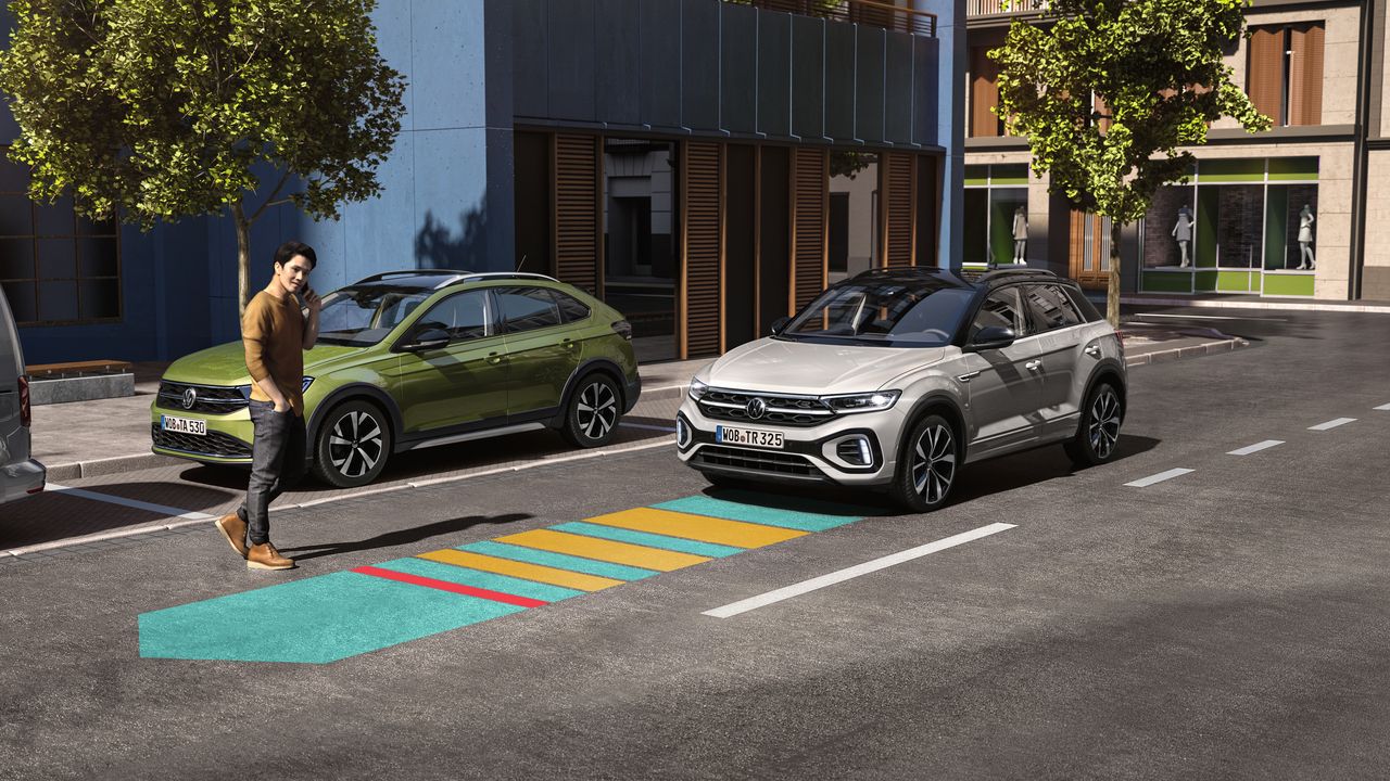 Grafik zeigt, wie der Front Assist im T-Roc funktioniert.