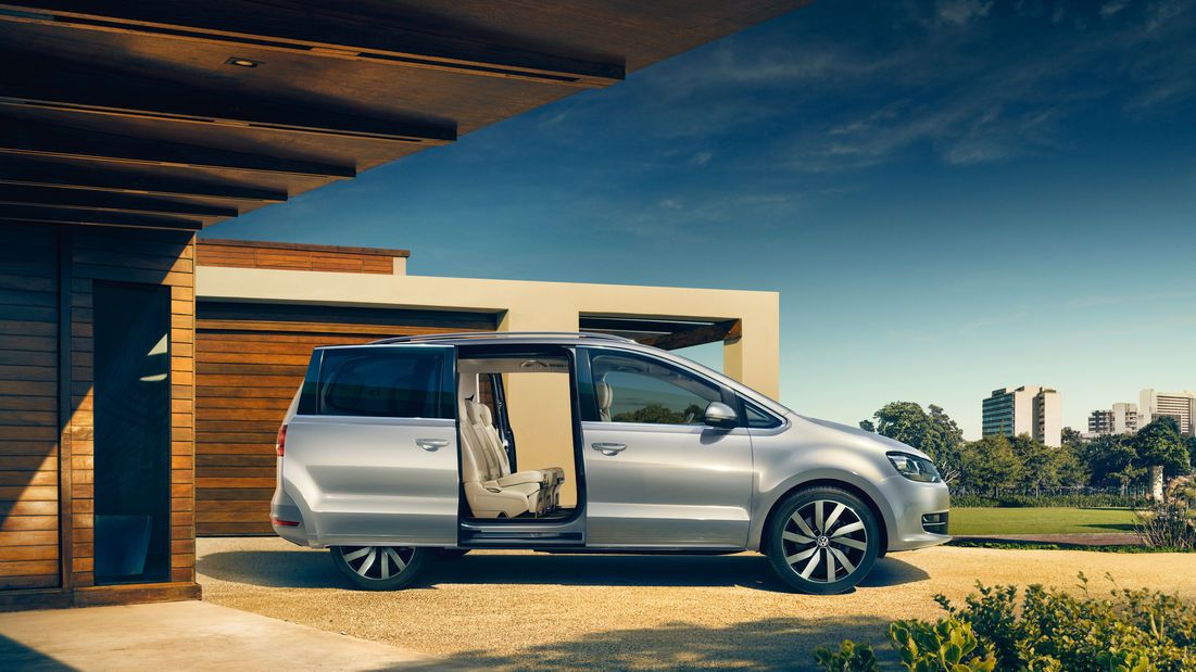 vw volkswagen sharan familienauto seitenansicht komfort